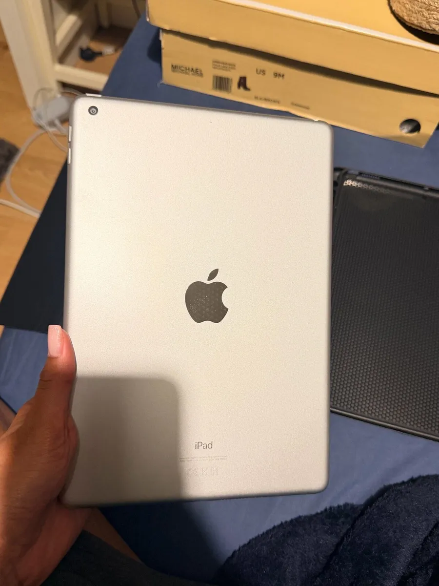 iPad - Image 1