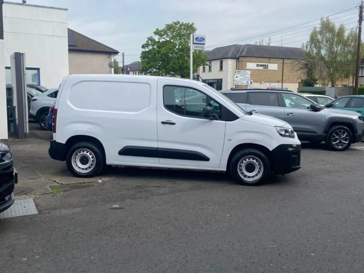 Fiat Doblo SWB 1.5 100HP 650KG 4DR - Image 4