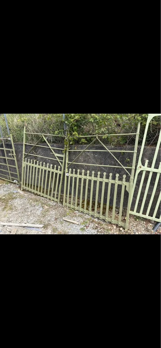 Old Estate Gates - Image 4