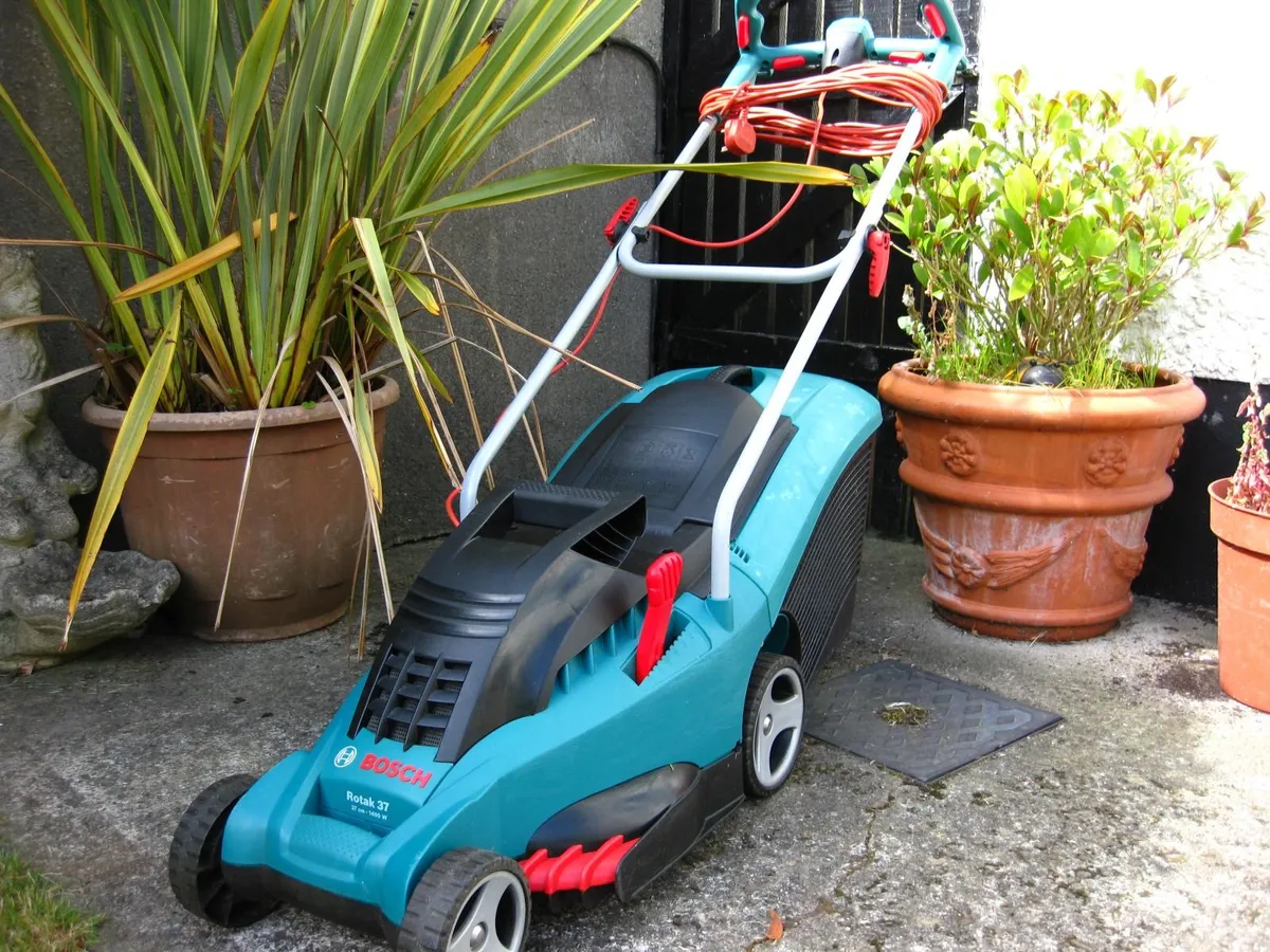 Spotless Bosch Rotak 37 Quality Electric Mower. - Image 3