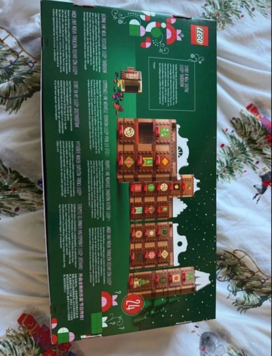 2024 lego gingerbread house employee exclusive set - Image 2