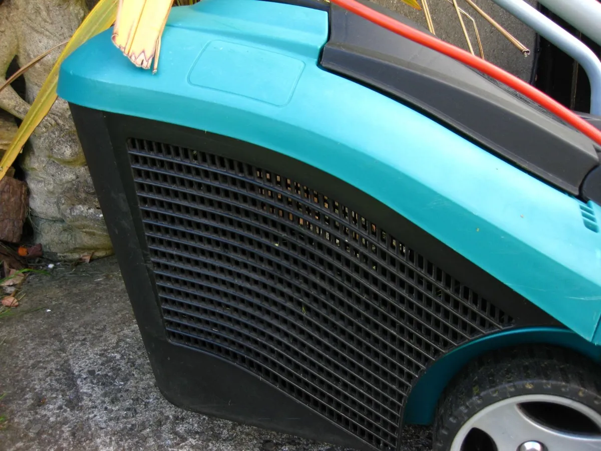 Spotless Bosch Rotak 37 Quality Electric Mower. - Image 4