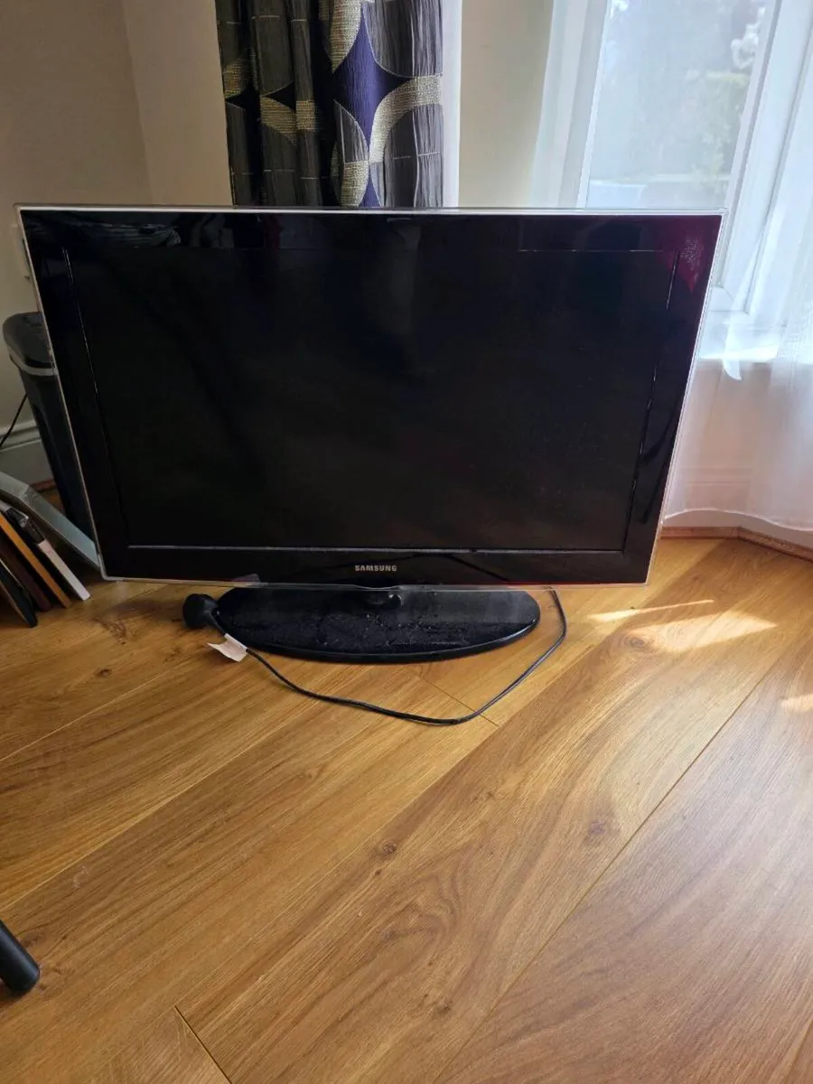 32" Samsung tv - Image 1