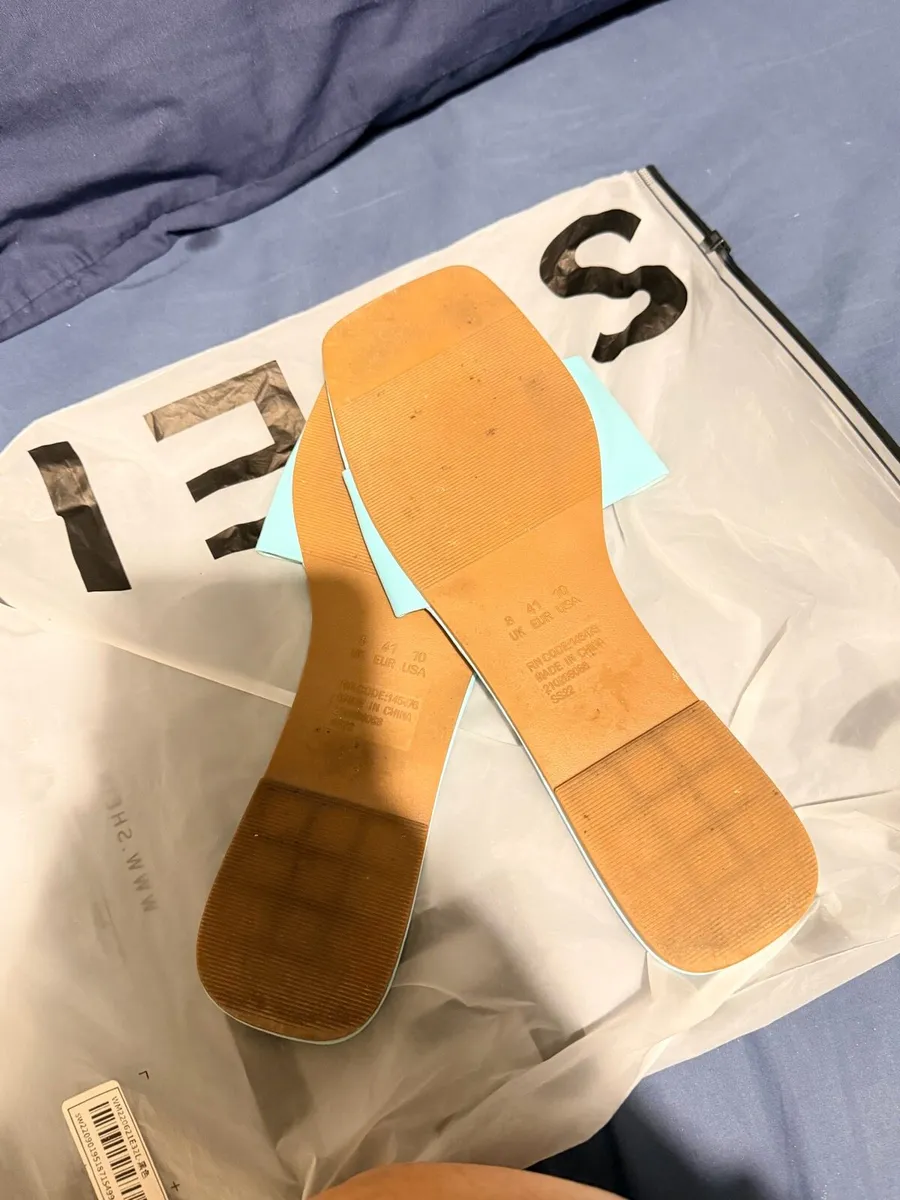 Flat shoes - Image 1