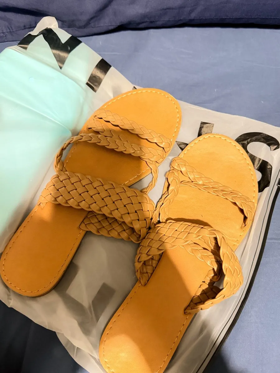 Shoes flat