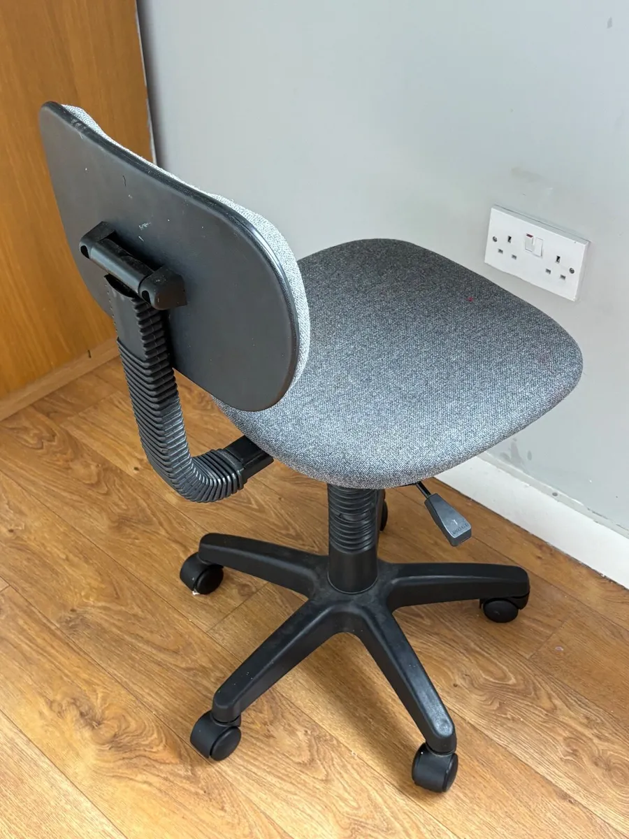 Desk chair - Image 1
