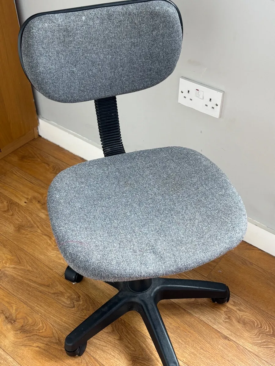 Desk chair - Image 2