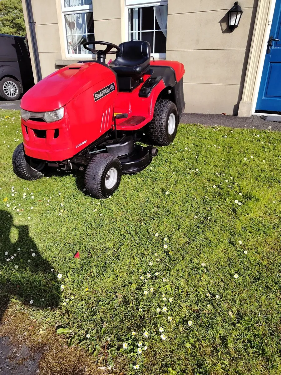 Snapper ride on lawnmower - Image 2