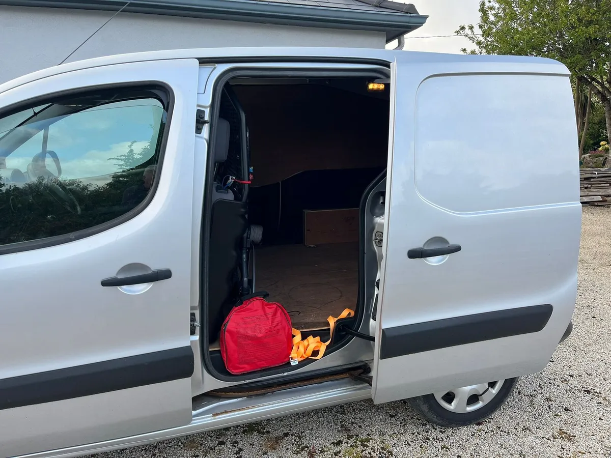 PEUGEOT PARTNER 1.6 HDI  2015 - Image 4