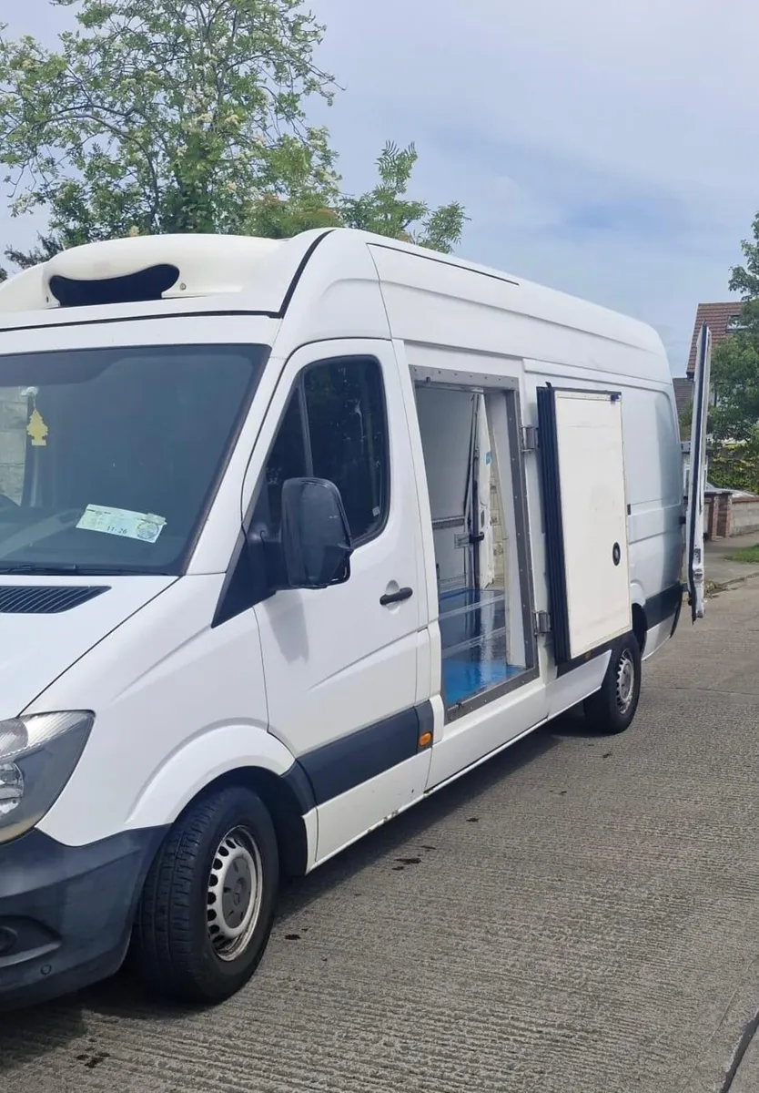 Refrigerated van - Image 2