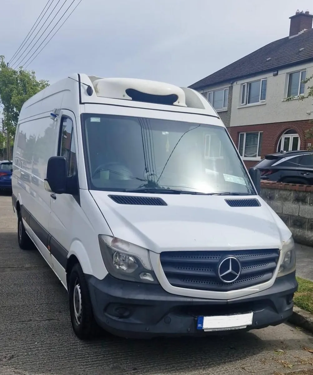 Refrigerated van - Image 1