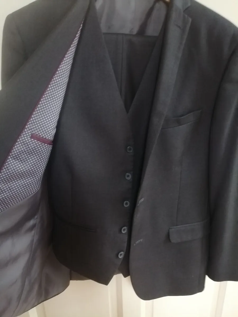 3 pce Suit - Redherring. 30R - Image 1
