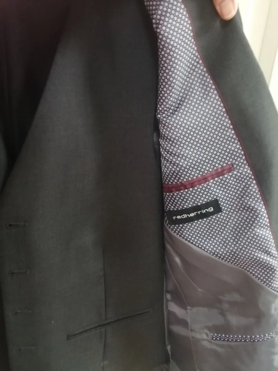 3 pce Suit - Redherring. 30R - Image 3