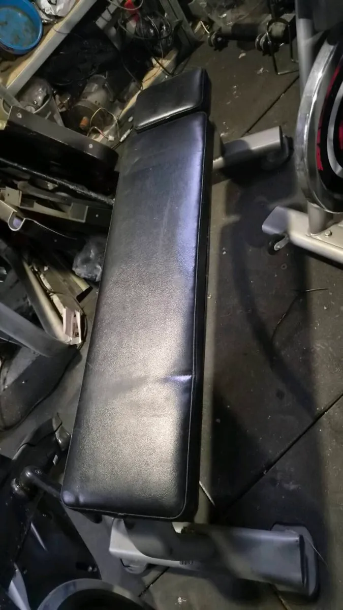 FLAT GYM BENCH - Image 1