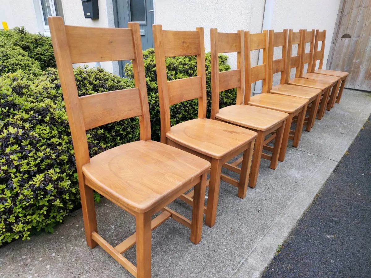 8 oak chairs - Image 1