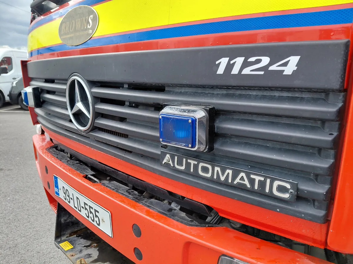MERCEDES 1124 FIRE ENGINE - Image 4