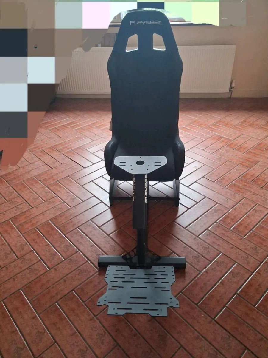 Steering wheel and pedals with gaming seat - Image 1