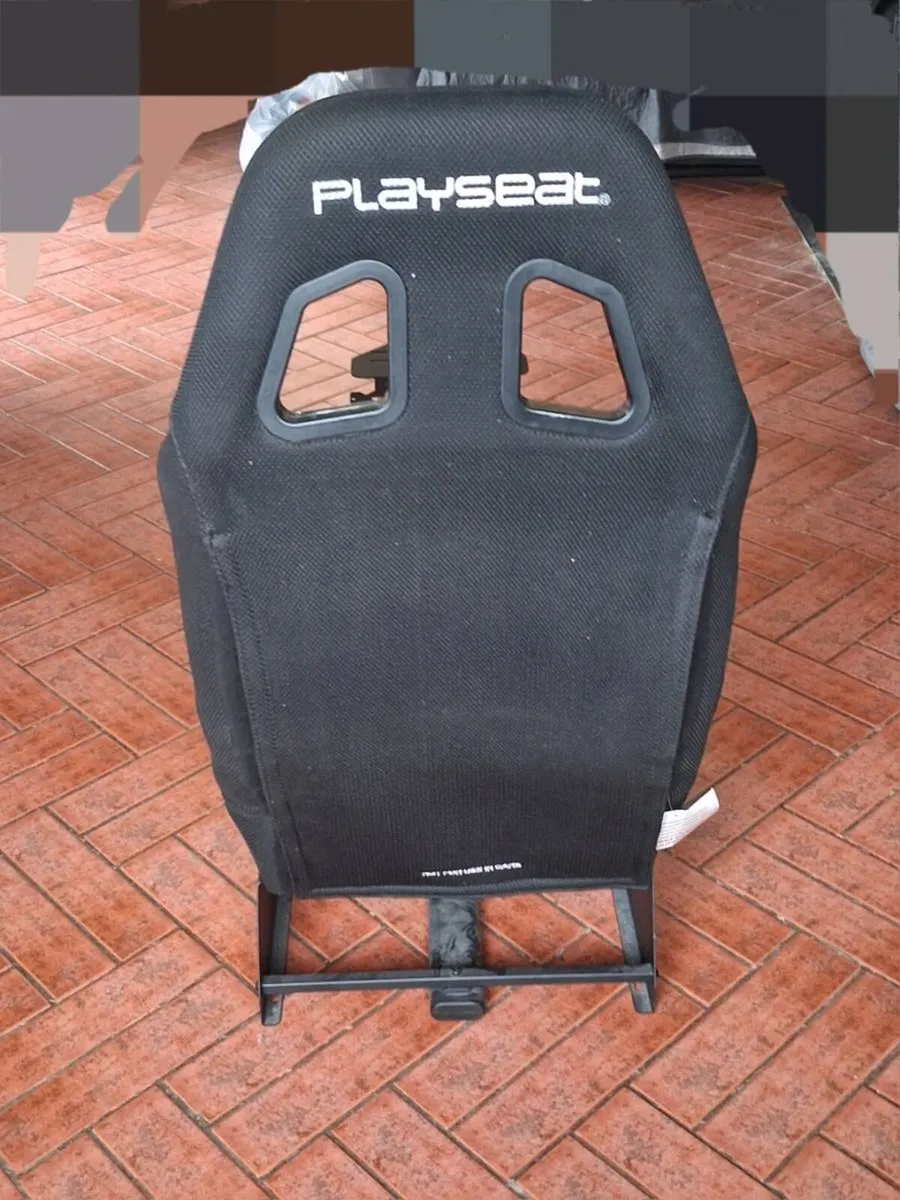 Steering wheel and pedals with gaming seat - Image 2
