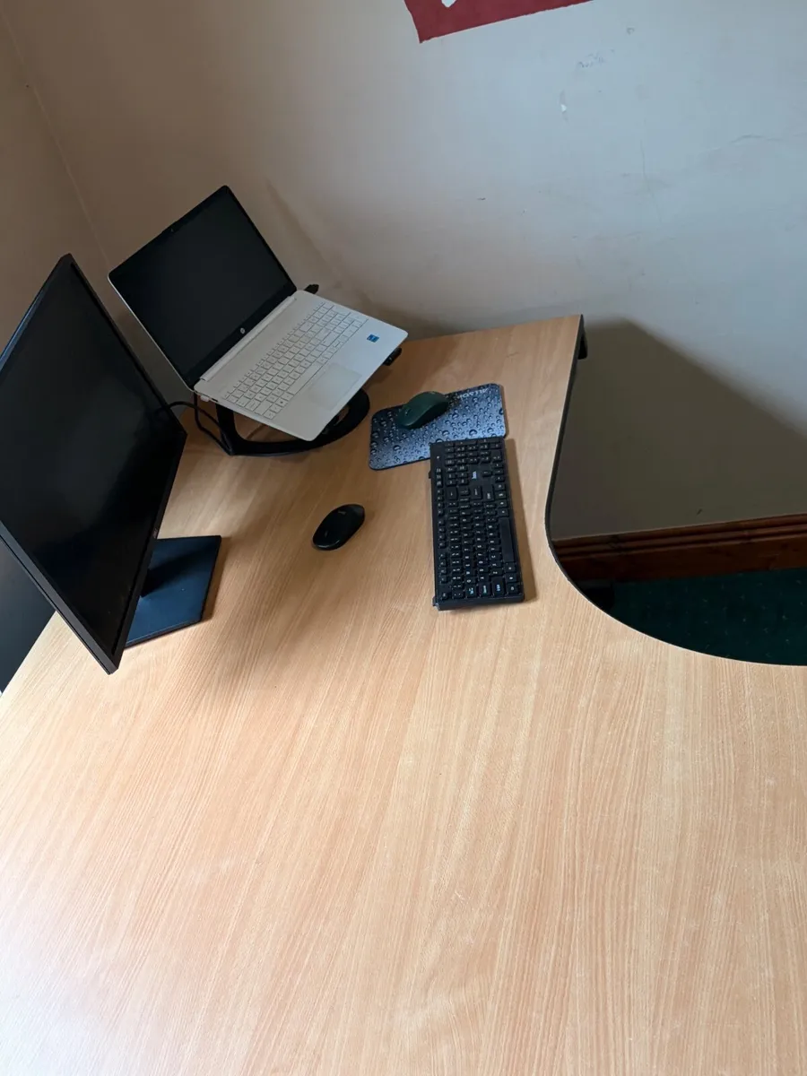 Office desk - Image 1