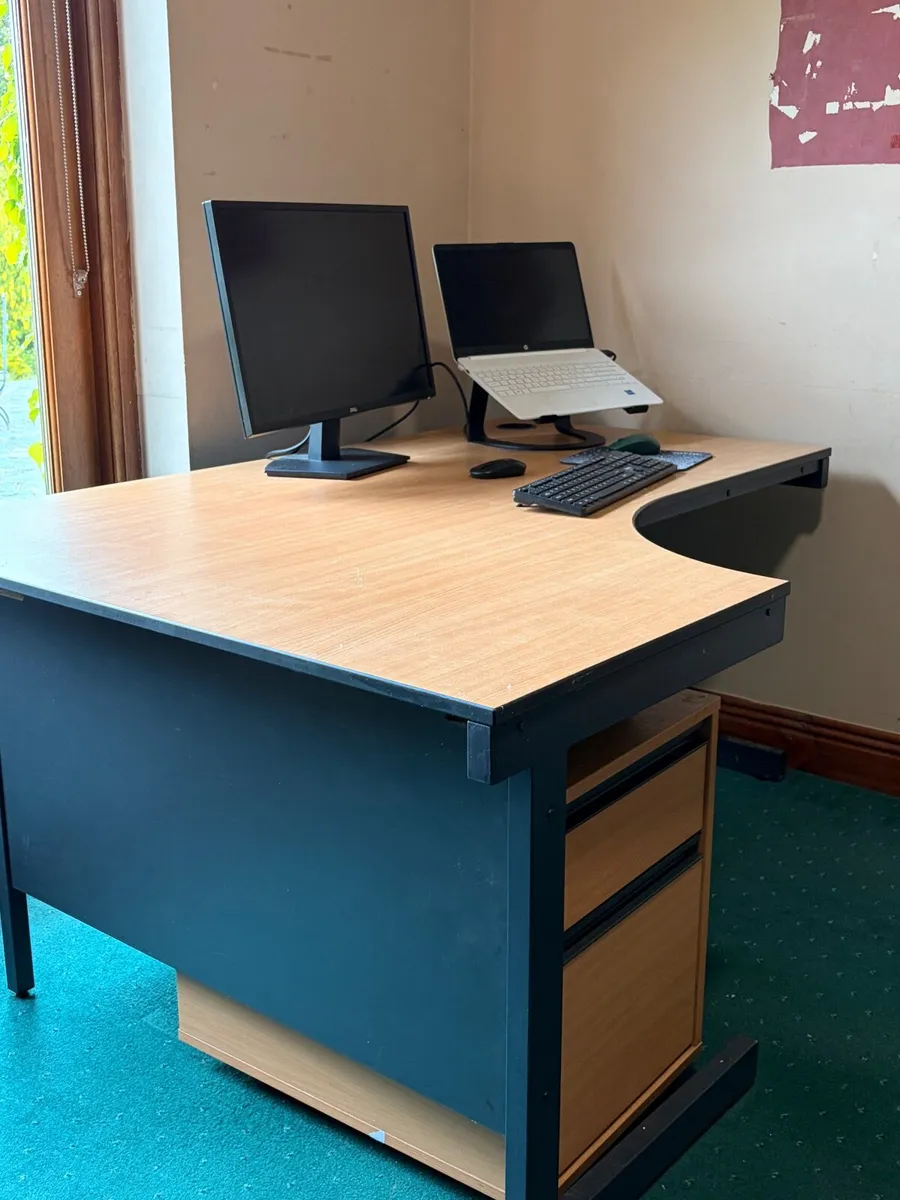 Office desk - Image 2