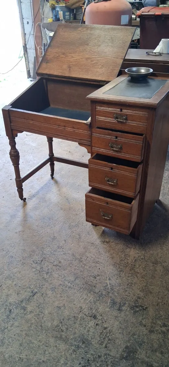 Antique desk - Image 2