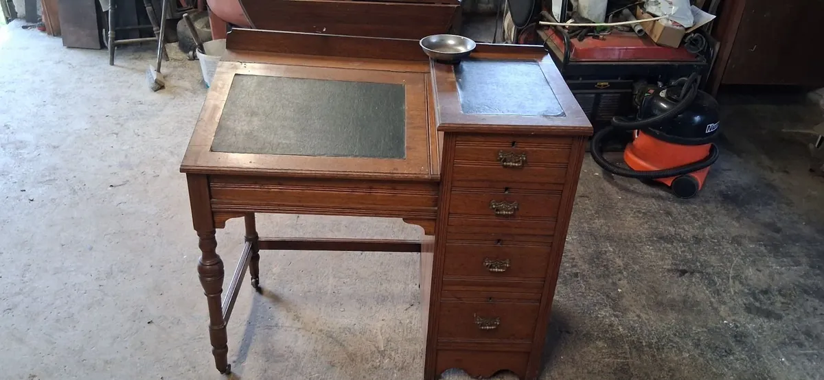 Antique desk - Image 3