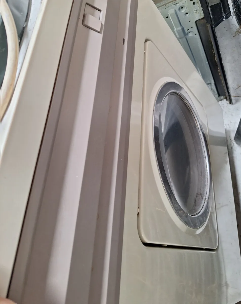 Kitchen units and Appliances - Image 4