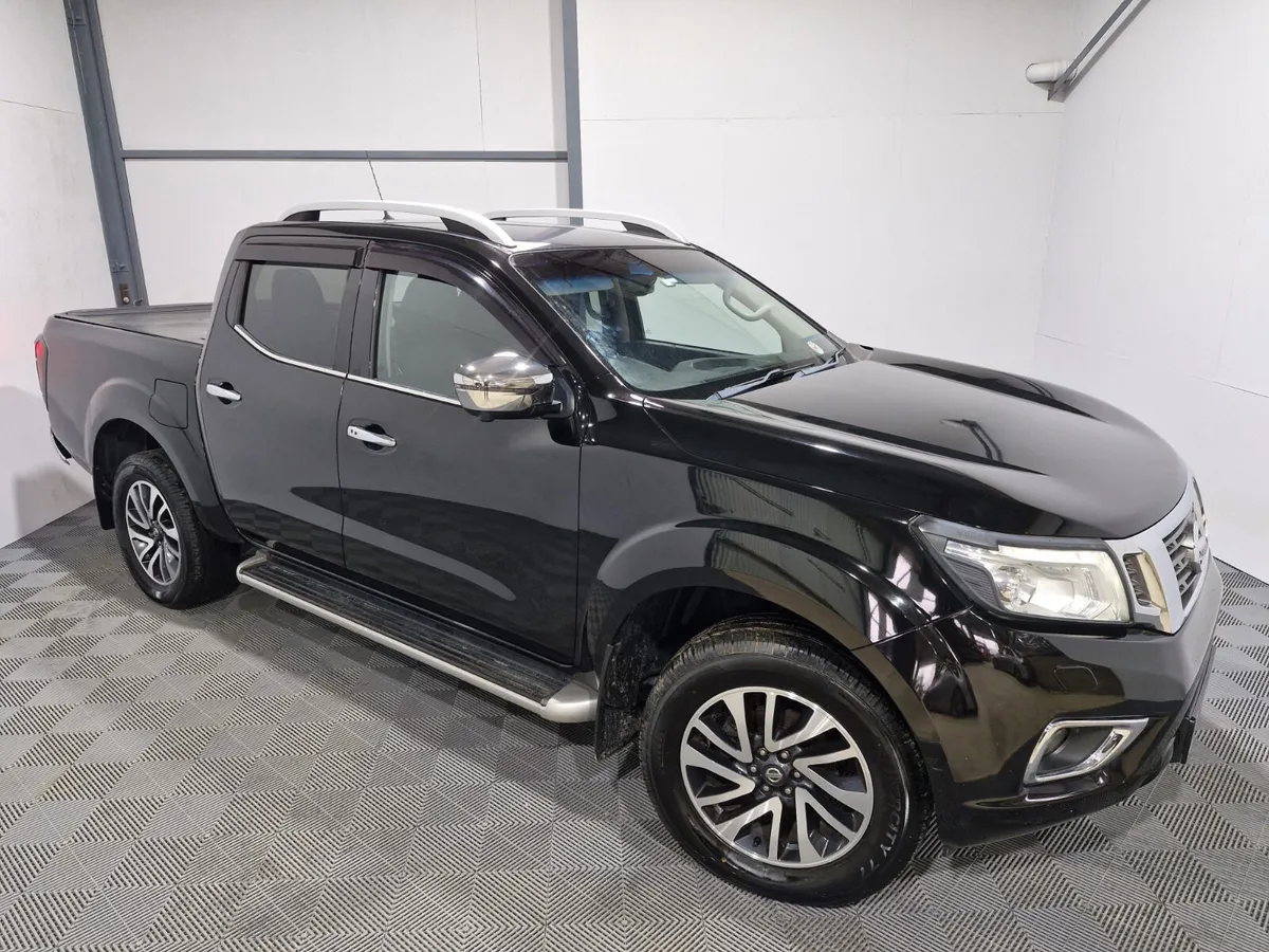2018 Nissan Navara 2.3 Tekna Crew Cab Manual - Image 3