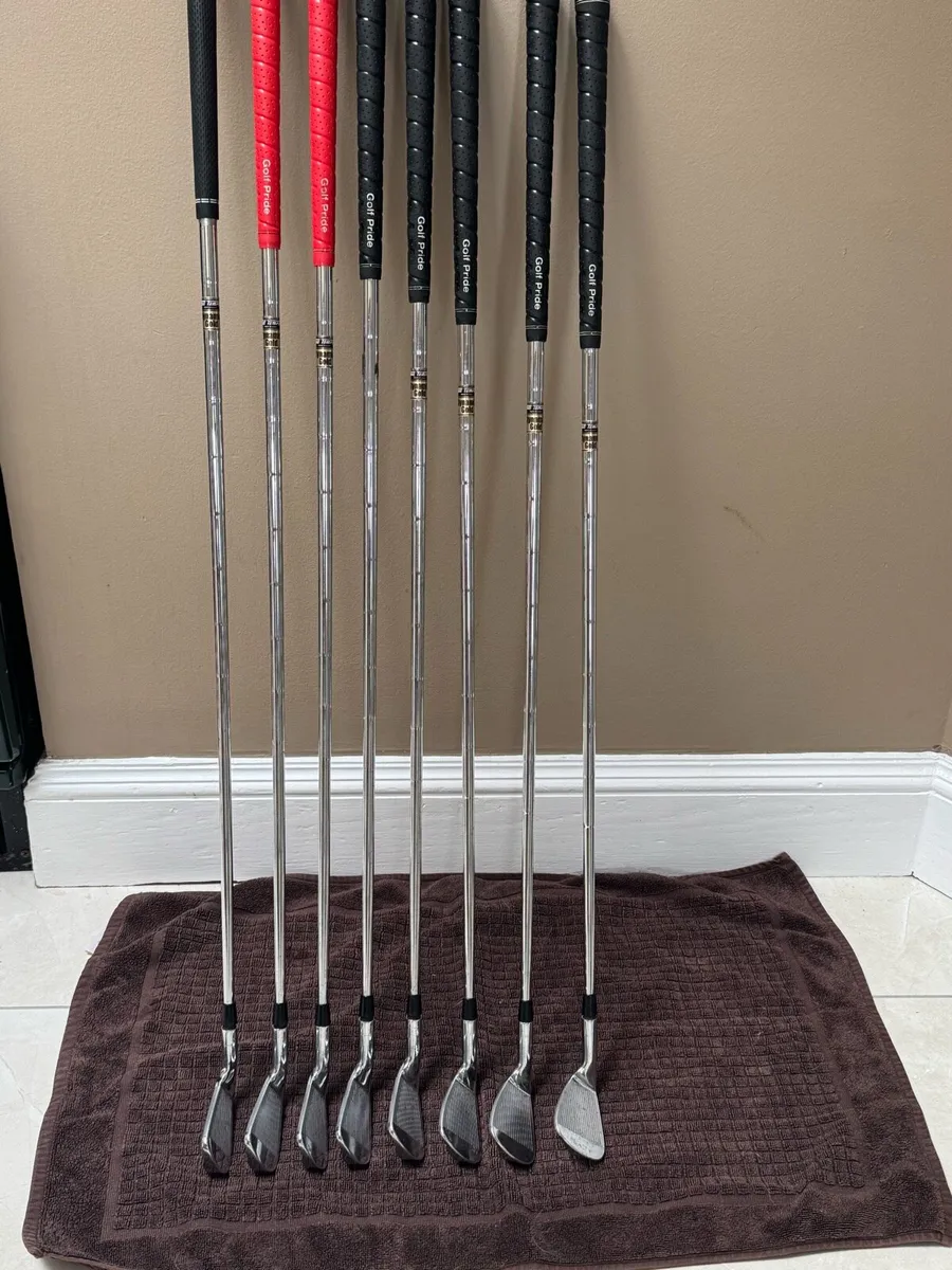 Nike VR Pro combo iron set- 3-PW Dynamic Gold S300 - Image 1