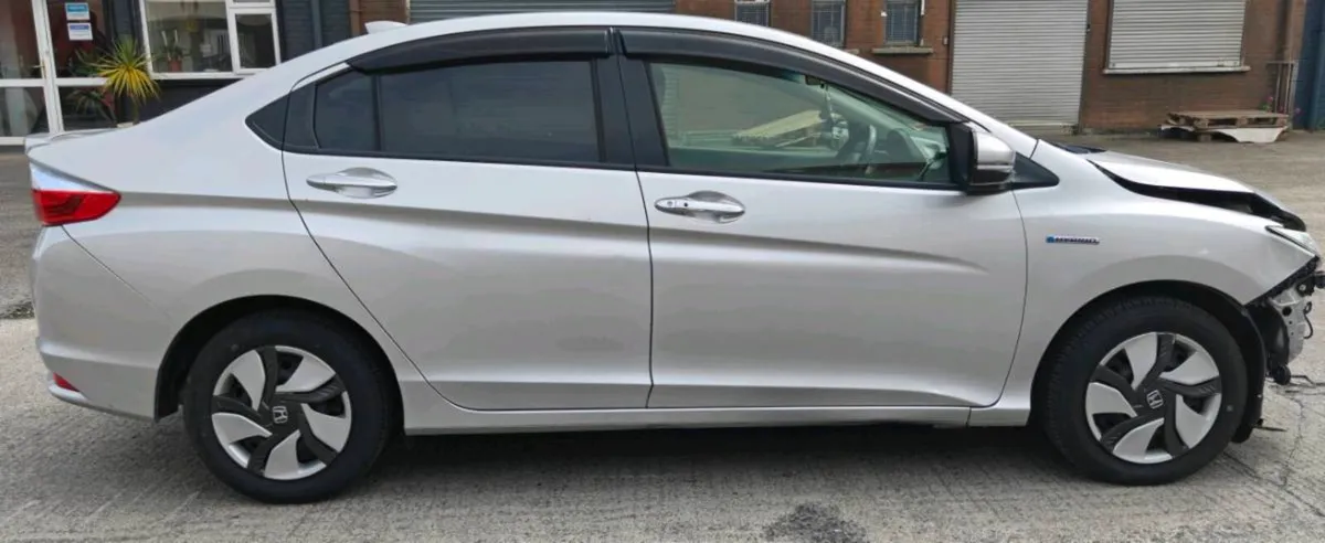 Honda Grace Hybrid for breaking - Image 2