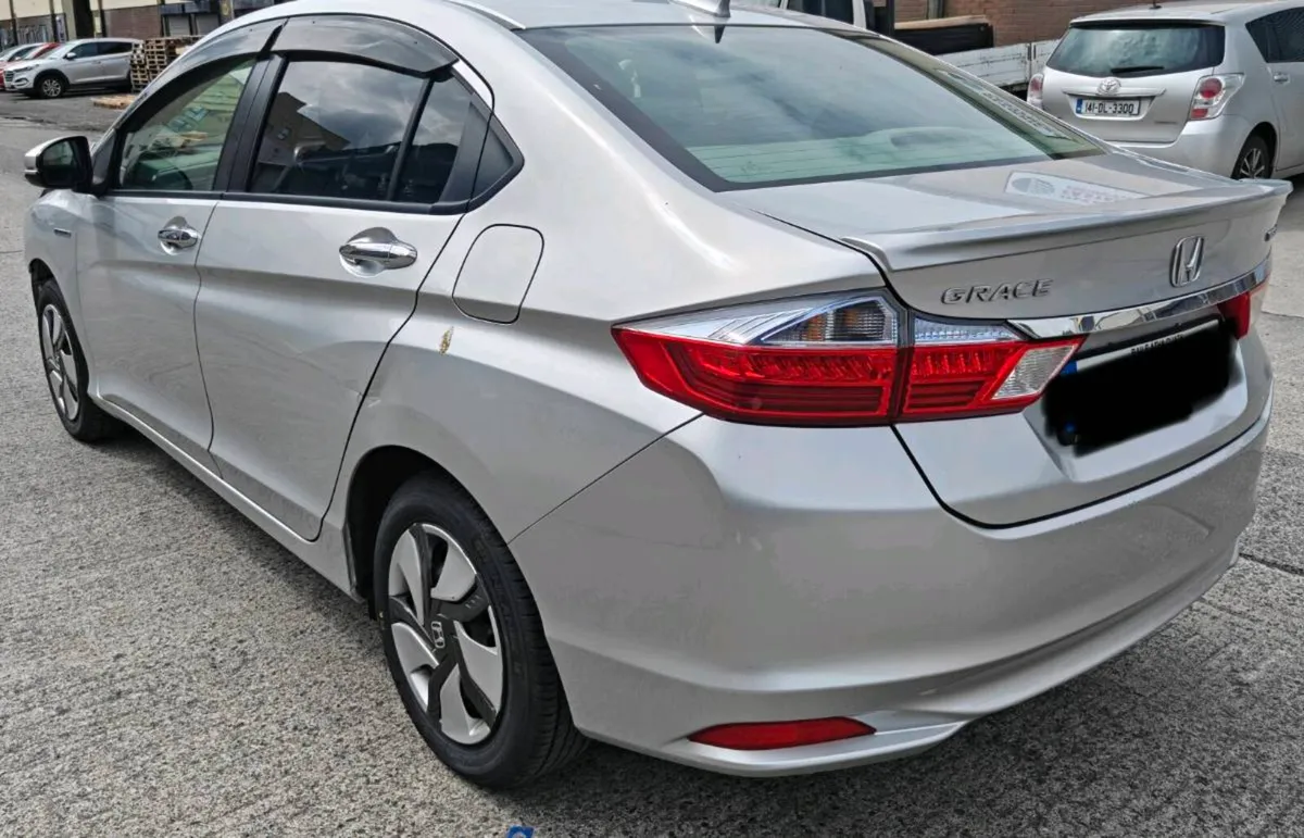Honda Grace Hybrid for breaking - Image 3