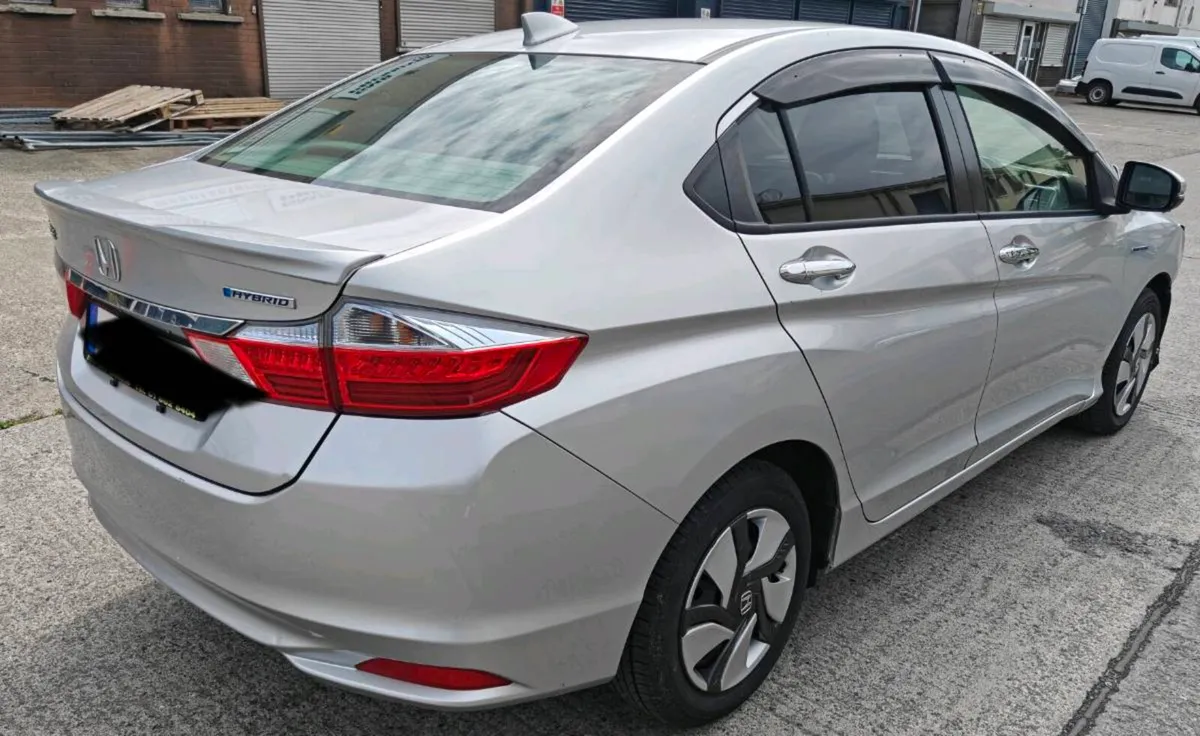 Honda Grace Hybrid for breaking - Image 4
