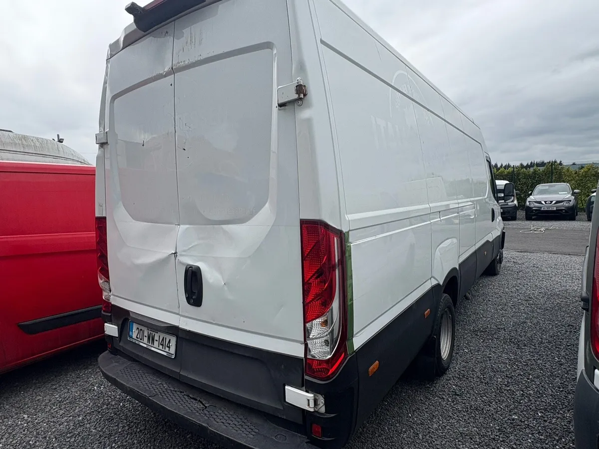 2020 iveco daily twin wheel 1 owner from new - Image 2