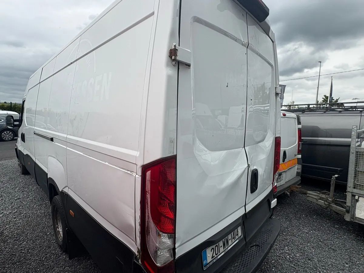 2020 iveco daily twin wheel 1 owner from new - Image 3