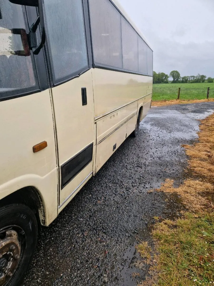 Mercedes bus - Image 4