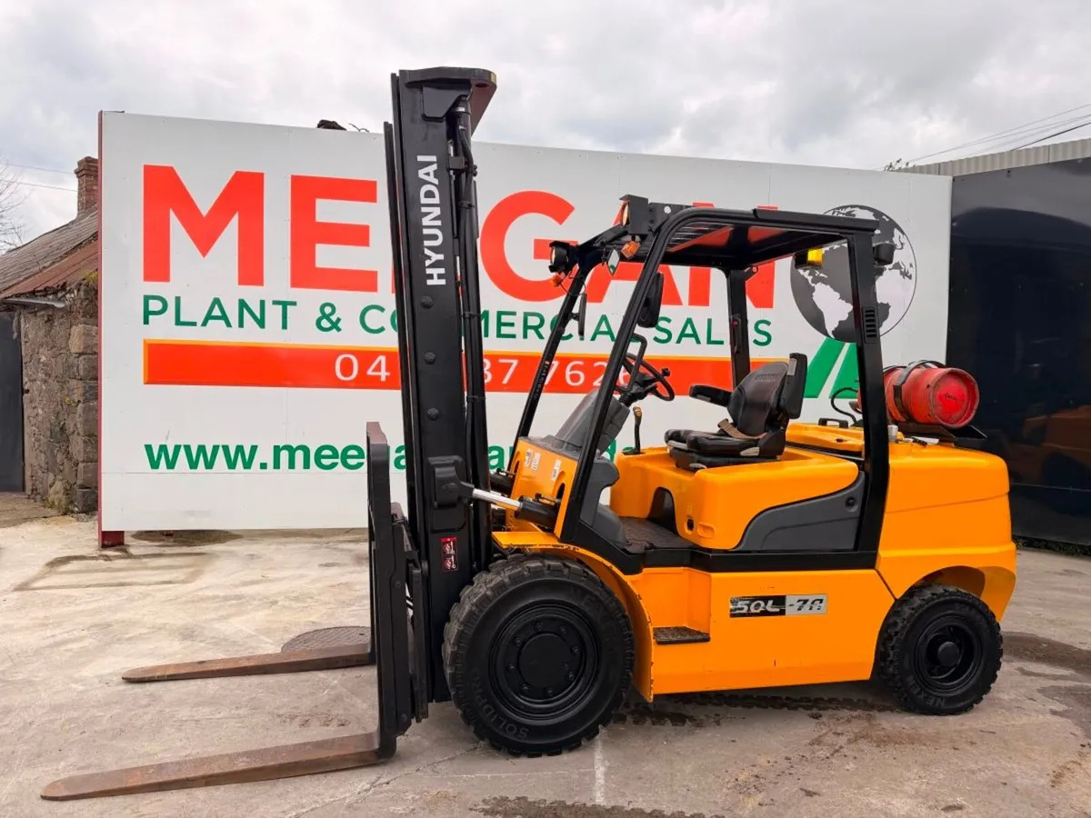 2018 HYUNDAI ... 5 TON GAS FORKLIFT ...822 hours - Image 1