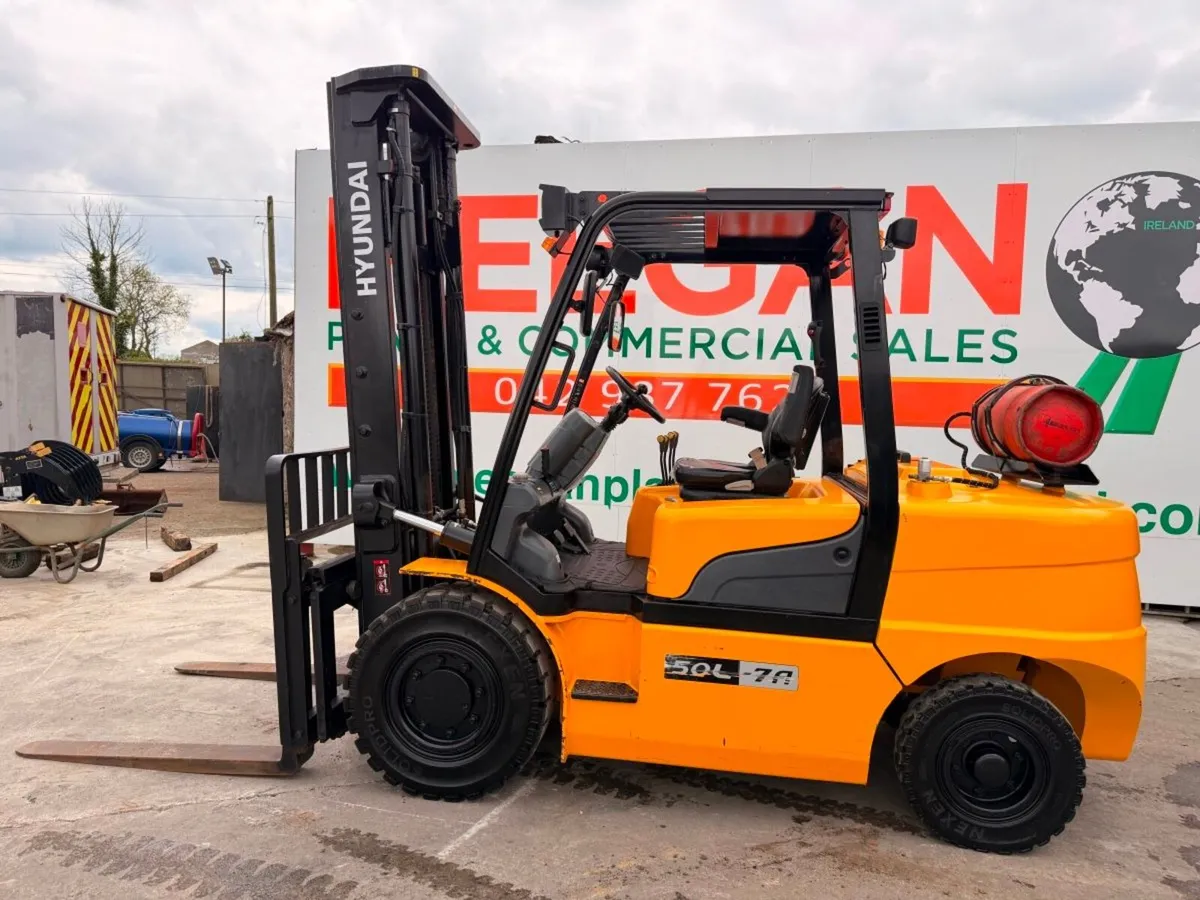 2018 HYUNDAI ... 5 TON GAS FORKLIFT ...822 hours - Image 3