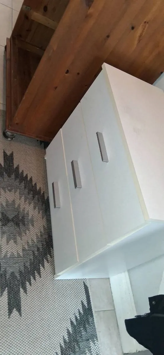 Free to takeaway wardrobe and chest of drawers - Image 3