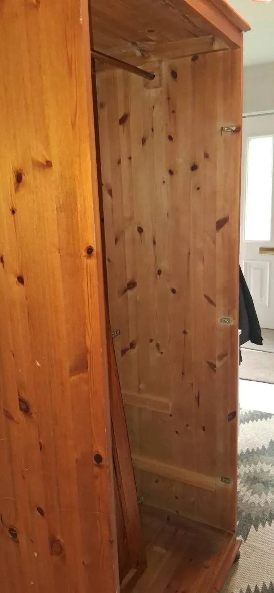 Free to takeaway wardrobe and chest of drawers - Image 4