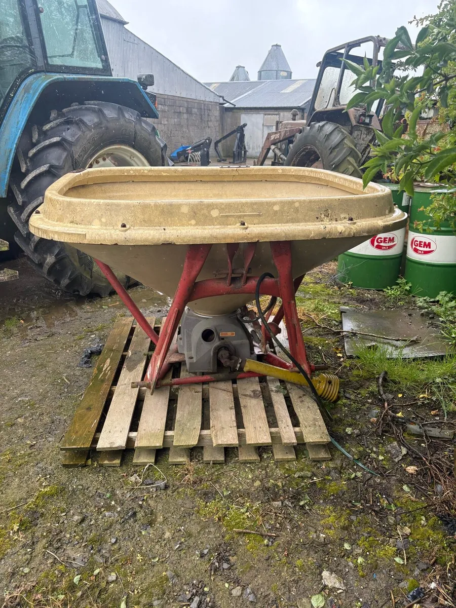 Fertlizer spreader - Image 2