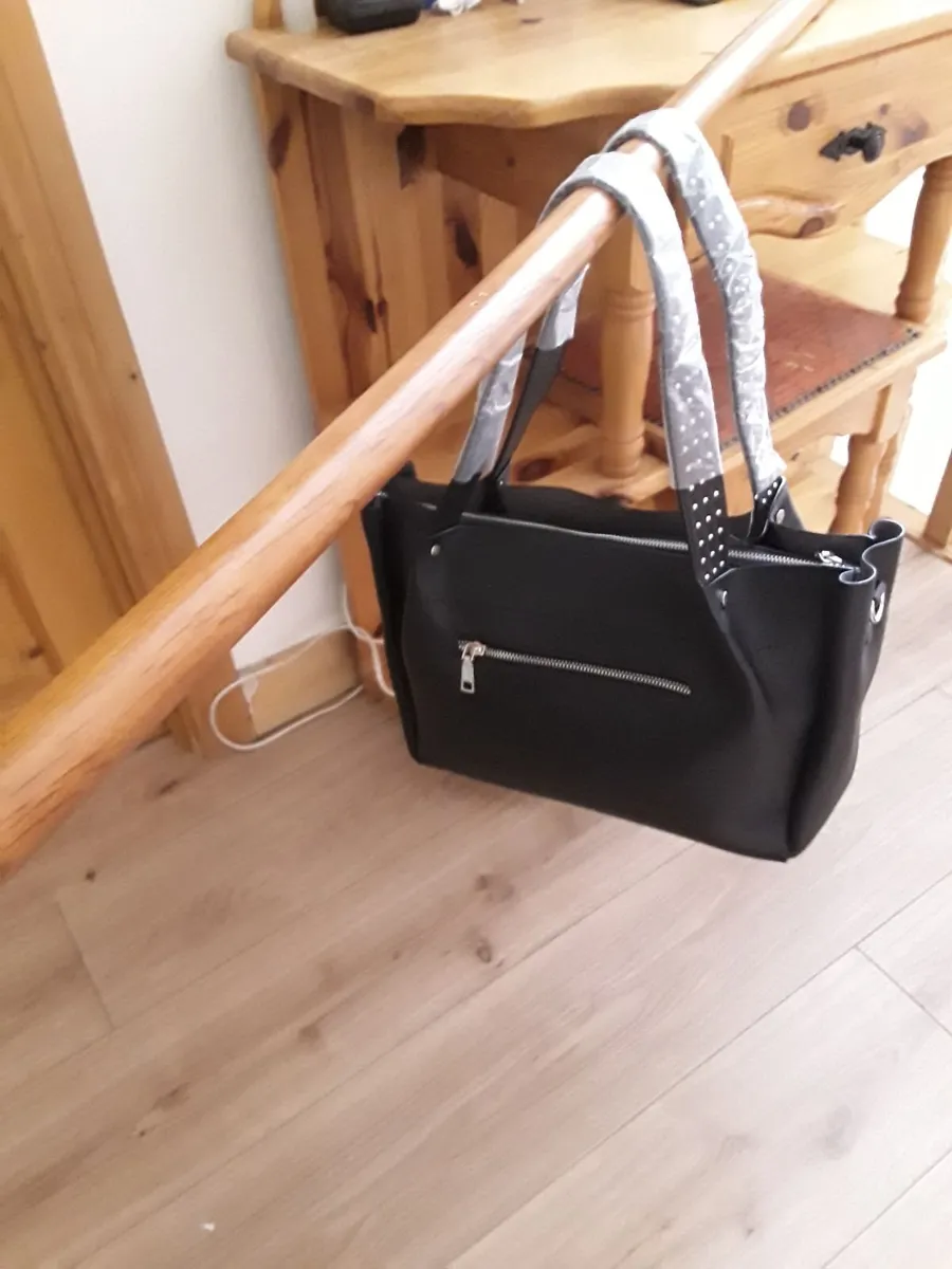 Brand new unwanted gift ladies black handbag - Image 1