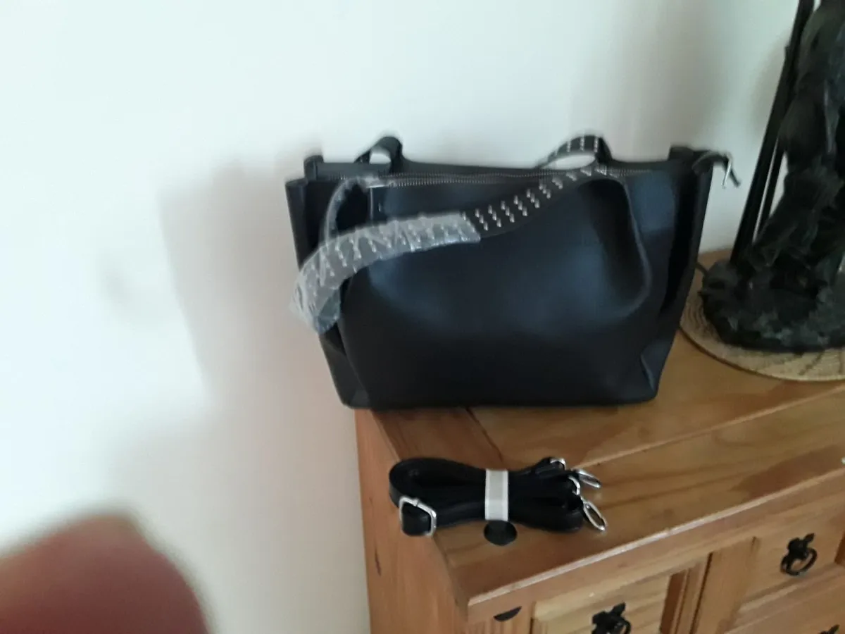 Brand new unwanted gift ladies black handbag - Image 4