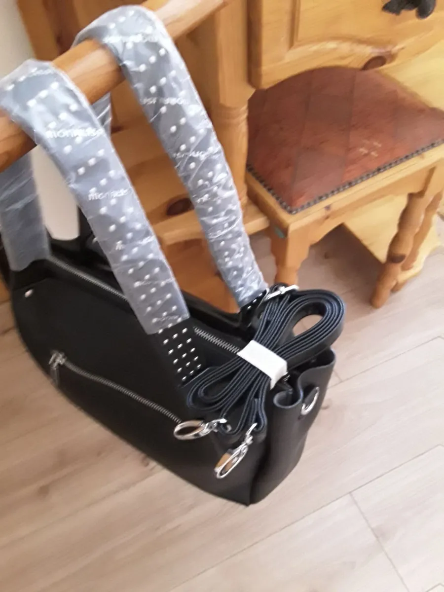 Brand new unwanted gift ladies black handbag - Image 2
