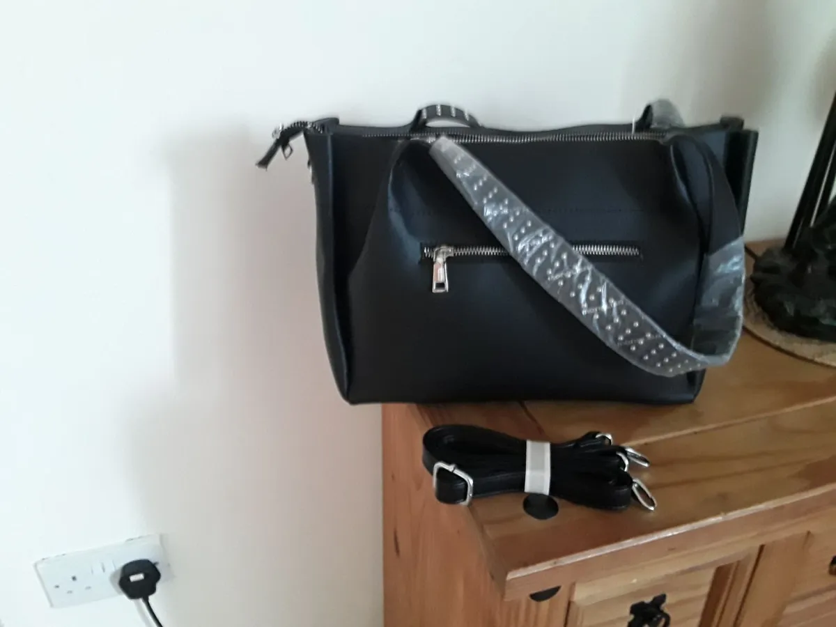 Brand new unwanted gift ladies black handbag - Image 3