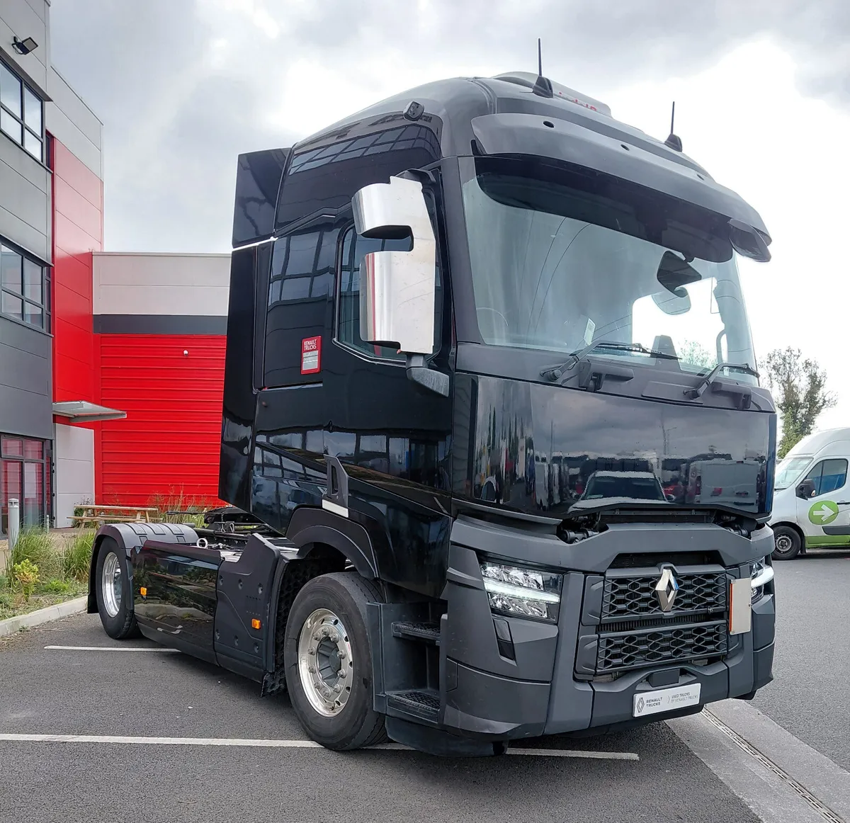 RENAULT T440 2022 - Image 1