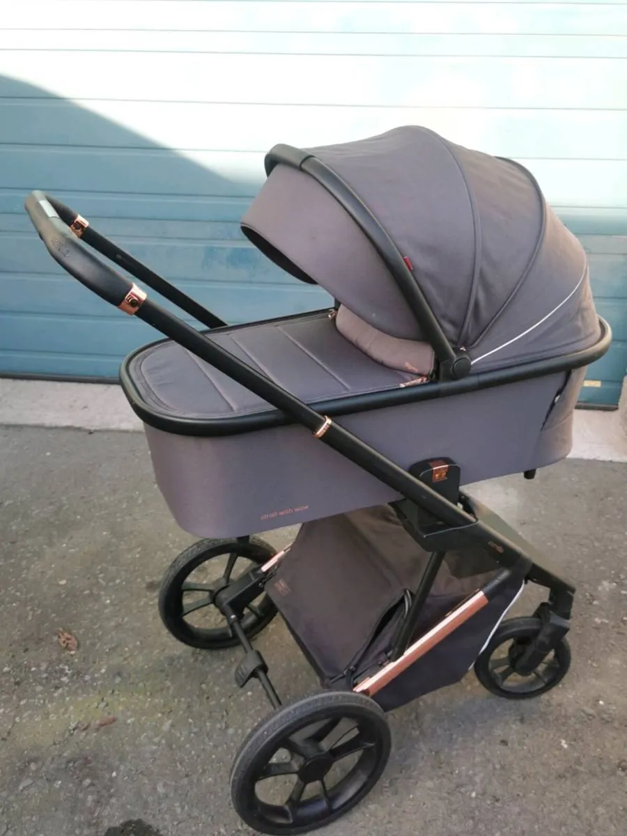 2 in 1 Pram - Image 1