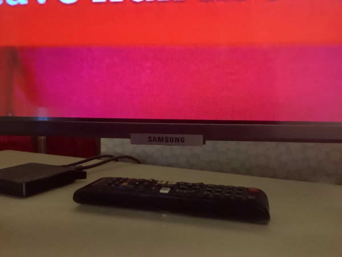 Samsung colour TV - Image 2