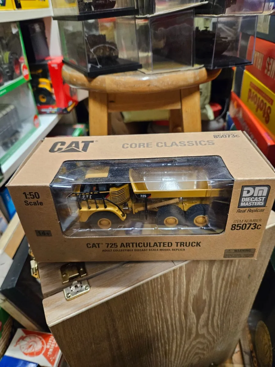 Corgi Diecast Master Caterpillar Articulated Truck - Image 1