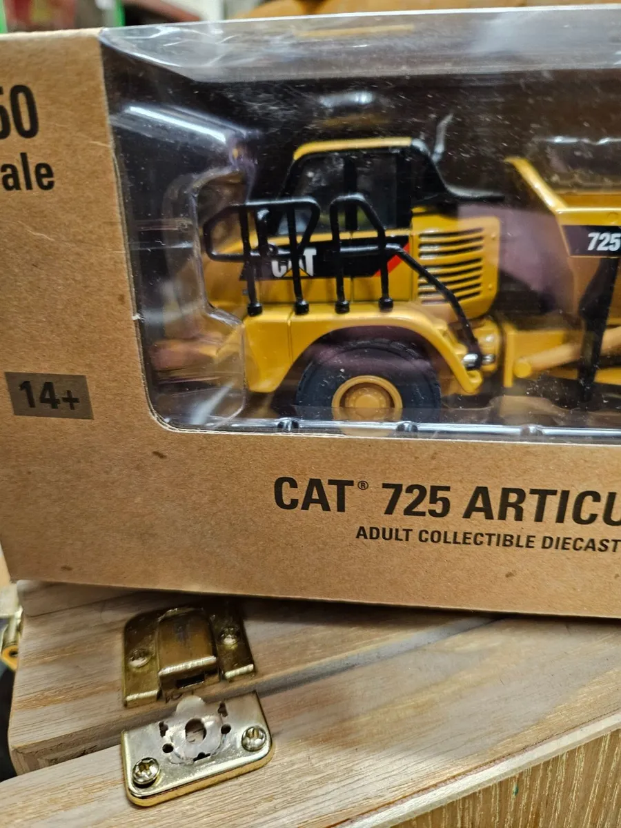 Corgi Diecast Master Caterpillar Articulated Truck - Image 3