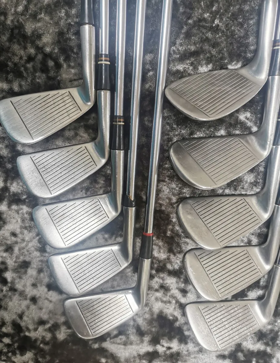 Titleist Acushnet Irons 2-PW - Image 2